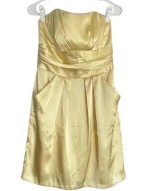 Yellow Pleated Strapless Sheath Dress👩